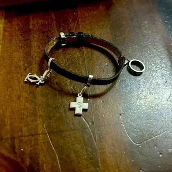 RARE CARTIER 18k WHITE GOLD BUCKLE ON CARTIER LEATHER CHARM BRACELET. 3 CHARMS - Picture 10 of 11